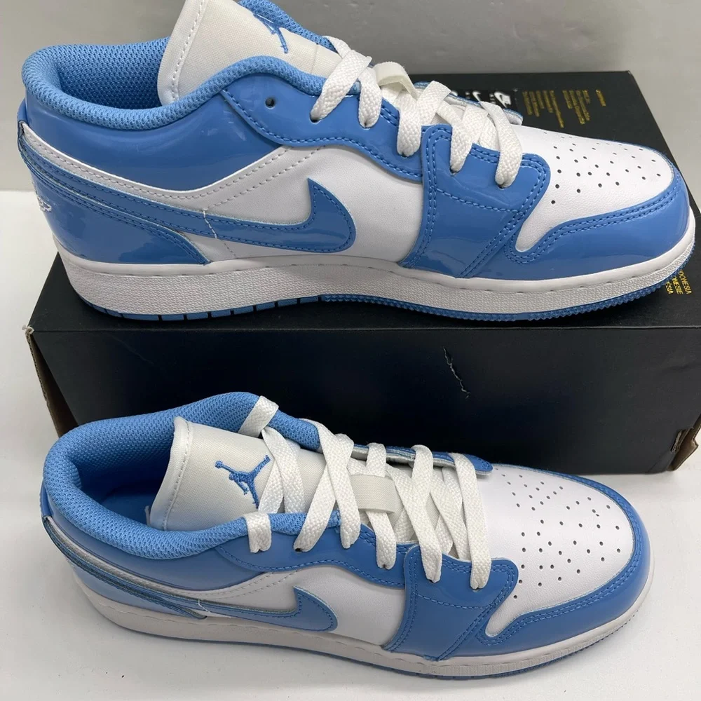 Jordan WMNS AIR JORDAN 1 LOW SE 
WHITE/LEGEND BLUE FZ3929 114
 Sneakers - Picture 2 of 16